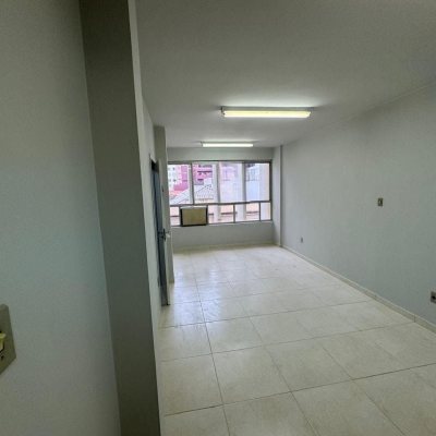 Sala com 37m², no bairro Centro em Florianópolis