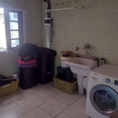 Casa Residencial com 140m², 5 quartos, 5 suítes, 3 garagens, no bairro São João Do Rio Vermelho em Florianópolis