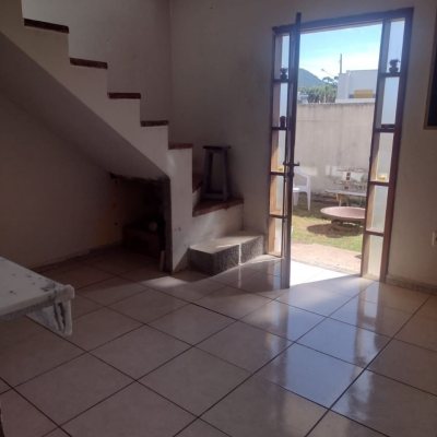 Casa Residencial com 140m², 5 quartos, 5 suítes, 3 garagens, no bairro São João Do Rio Vermelho em Florianópolis