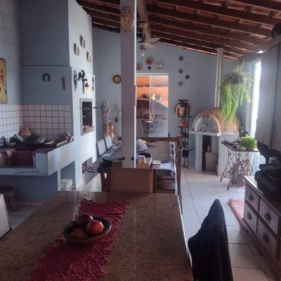 Casa Residencial com 140m², 5 quartos, 5 suítes, 3 garagens, no bairro São João Do Rio Vermelho em Florianópolis