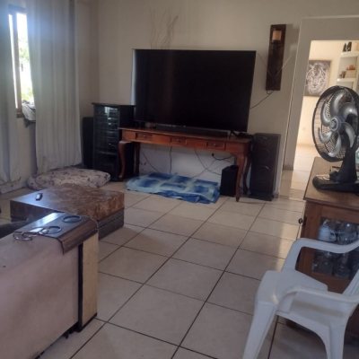 Casa Residencial com 140m², 5 quartos, 5 suítes, 3 garagens, no bairro São João Do Rio Vermelho em Florianópolis