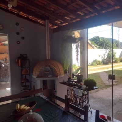 Casa Residencial com 140m², 5 quartos, 5 suítes, 3 garagens, no bairro São João Do Rio Vermelho em Florianópolis