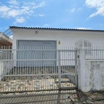 Casa Residencial com 200m², 4 quartos (sendo 10 suítes), 3 garagens, no bairro Capoeiras em Florianópolis