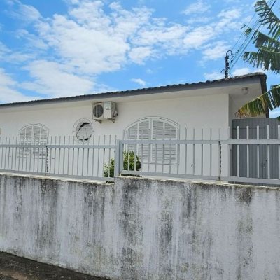 Casa Residencial com 200m², 4 quartos (sendo 10 suítes), 3 garagens, no bairro Capoeiras em Florianópolis
