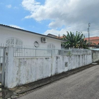 Casa Residencial com 200m², 4 quartos (sendo 10 suítes), 3 garagens, no bairro Capoeiras em Florianópolis