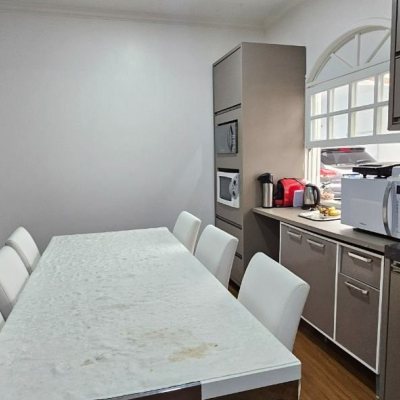 Casa Residencial com 200m², 4 quartos (sendo 10 suítes), 3 garagens, no bairro Capoeiras em Florianópolis