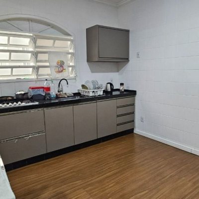 Casa Residencial com 200m², 4 quartos (sendo 10 suítes), 3 garagens, no bairro Capoeiras em Florianópolis