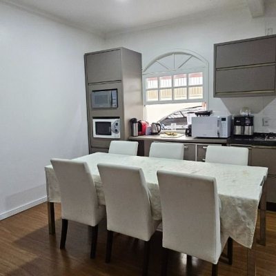 Casa Residencial com 200m², 4 quartos (sendo 10 suítes), 3 garagens, no bairro Capoeiras em Florianópolis