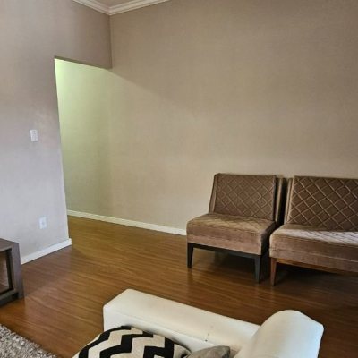 Casa Residencial com 200m², 4 quartos (sendo 10 suítes), 3 garagens, no bairro Capoeiras em Florianópolis