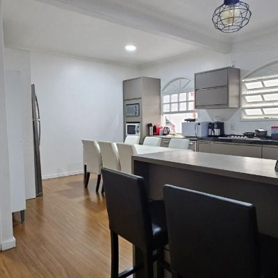 Casa Residencial com 200m², 4 quartos (sendo 10 suítes), 3 garagens, no bairro Capoeiras em Florianópolis