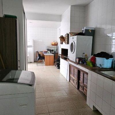 Casa Residencial com 200m², 4 quartos (sendo 10 suítes), 3 garagens, no bairro Capoeiras em Florianópolis