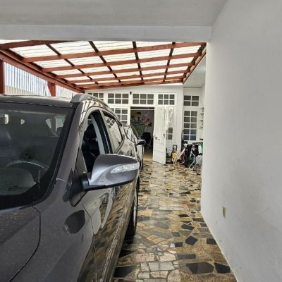 Casa Residencial com 200m², 4 quartos (sendo 10 suítes), 3 garagens, no bairro Capoeiras em Florianópolis
