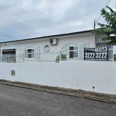 Casa Residencial com 200m², 4 quartos (sendo 10 suítes), 3 garagens, no bairro Capoeiras em Florianópolis