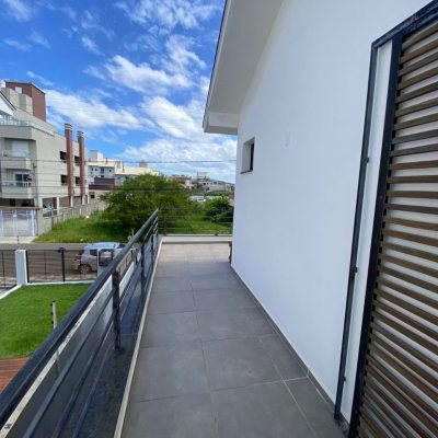 Casa Residencial com 164m², 3 quartos, 2 suítes, 2 garagens, no bairro Ingleses do Rio Vermelho em Florianópolis