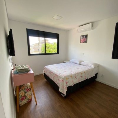 Casa Residencial com 164m², 3 quartos, 2 suítes, 2 garagens, no bairro Ingleses do Rio Vermelho em Florianópolis