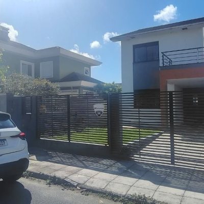 Casa Residencial com 164m², 3 quartos, 2 suítes, 2 garagens, no bairro Ingleses do Rio Vermelho em Florianópolis