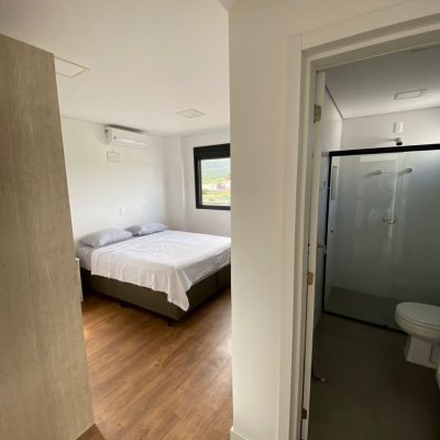 Casa Residencial com 164m², 3 quartos, 2 suítes, 2 garagens, no bairro Ingleses do Rio Vermelho em Florianópolis