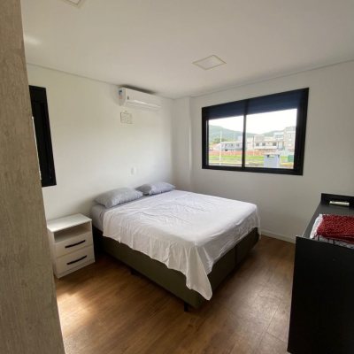 Casa Residencial com 164m², 3 quartos, 2 suítes, 2 garagens, no bairro Ingleses do Rio Vermelho em Florianópolis