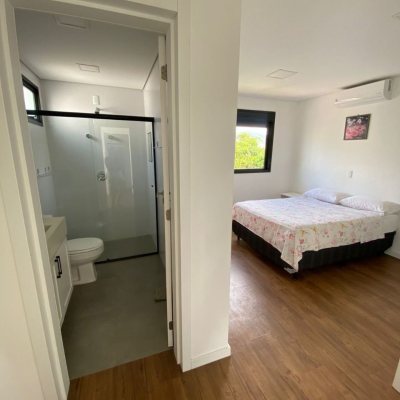 Casa Residencial com 164m², 3 quartos, 2 suítes, 2 garagens, no bairro Ingleses do Rio Vermelho em Florianópolis