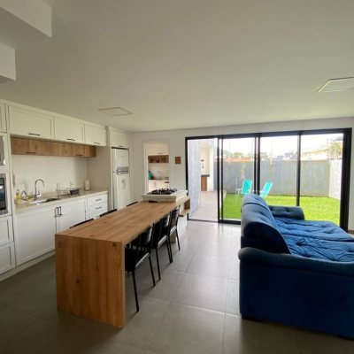 Casa Residencial com 164m², 3 quartos, 2 suítes, 2 garagens, no bairro Ingleses do Rio Vermelho em Florianópolis