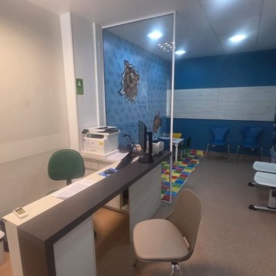 Loja com 680m², 9 garagens, no bairro Estreito em Florianópolis