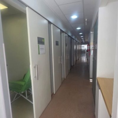 Loja com 680m², 9 garagens, no bairro Estreito em Florianópolis