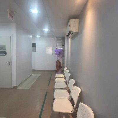 Loja com 680m², 9 garagens, no bairro Estreito em Florianópolis