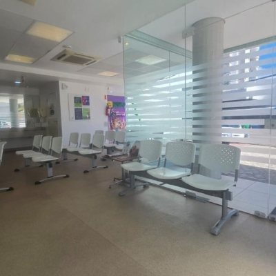 Loja com 680m², 9 garagens, no bairro Estreito em Florianópolis