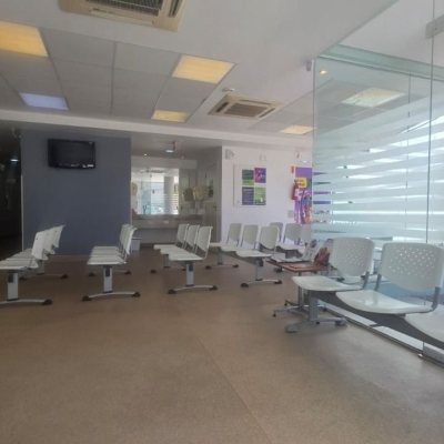 Loja com 680m², 9 garagens, no bairro Estreito em Florianópolis