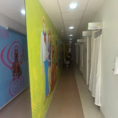 Loja com 680m², 9 garagens, no bairro Estreito em Florianópolis