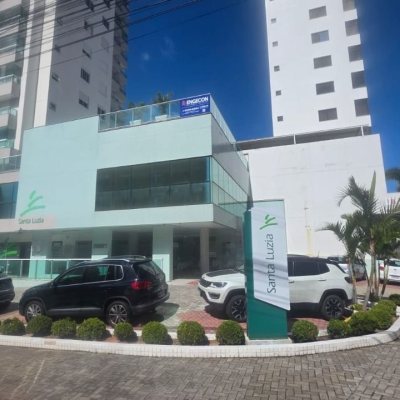 Loja com 680m², 9 garagens, no bairro Estreito em Florianópolis