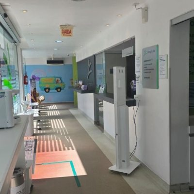 Loja com 680m², 9 garagens, no bairro Estreito em Florianópolis