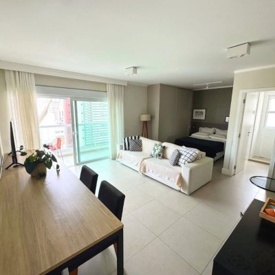 Studio Residencial com 52m², 1 quarto, 2 garagens, no bairro Centro em Florianópolis
