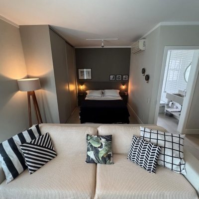 Studio Residencial com 52m², 1 quarto, 2 garagens, no bairro Centro em Florianópolis