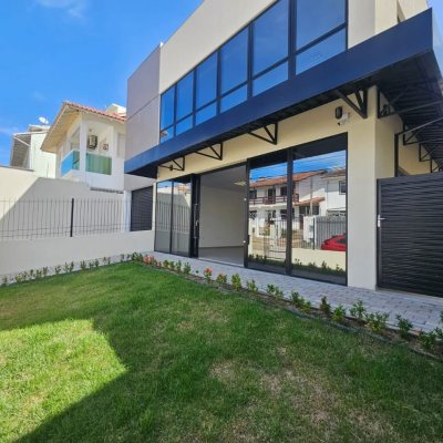 Predio com 414m², 8 garagens, no bairro Jardim Atlântico em Florianópolis