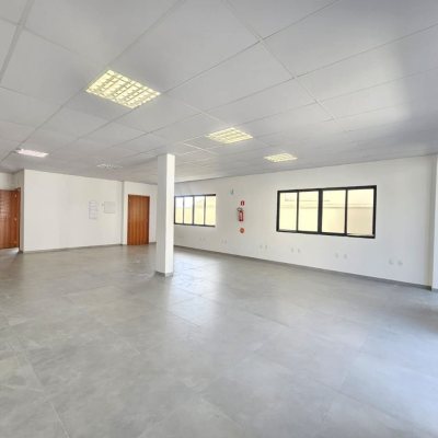 Predio com 414m², 8 garagens, no bairro Jardim Atlântico em Florianópolis