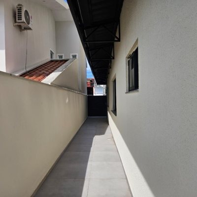 Predio com 414m², 8 garagens, no bairro Jardim Atlântico em Florianópolis