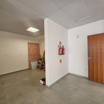 Predio com 414m², 8 garagens, no bairro Jardim Atlântico em Florianópolis