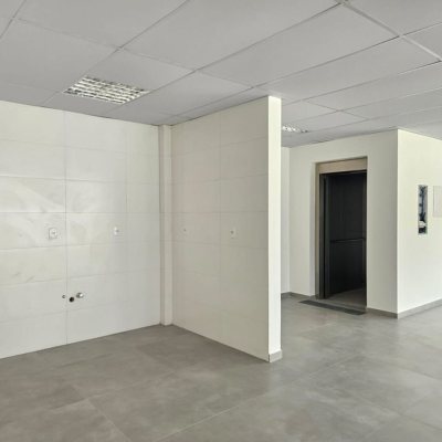 Predio com 414m², 8 garagens, no bairro Jardim Atlântico em Florianópolis