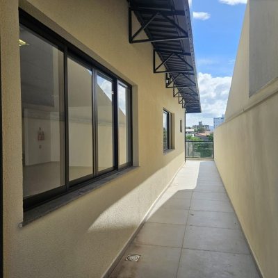 Predio com 414m², 8 garagens, no bairro Jardim Atlântico em Florianópolis