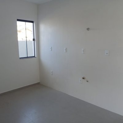 Casa Residencial com 68m², 2 quartos, 1 suíte, 2 garagens, no bairro Serraria em São José