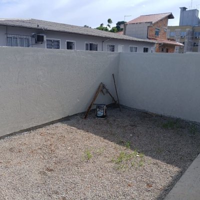 Casa Residencial com 68m², 2 quartos, 1 suíte, 2 garagens, no bairro Serraria em São José