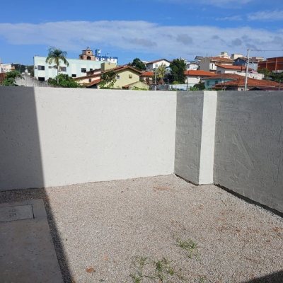 Casa Residencial com 68m², 2 quartos, 1 suíte, 2 garagens, no bairro Serraria em São José