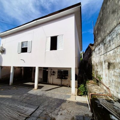 Casa Residencial com 192m², 4 quartos, 1 suíte, 1 garagem, no bairro Canto em Florianópolis