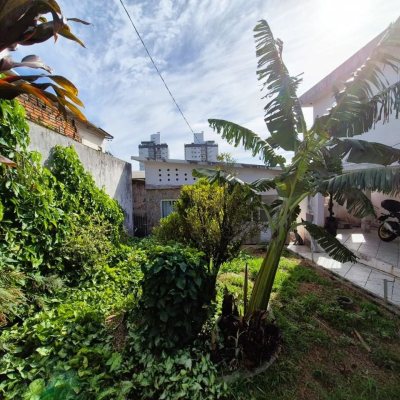 Casa Residencial com 192m², 4 quartos, 1 suíte, 1 garagem, no bairro Canto em Florianópolis
