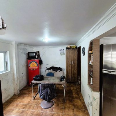 Casa Residencial com 192m², 4 quartos, 1 suíte, 1 garagem, no bairro Canto em Florianópolis