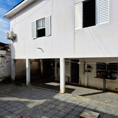 Casa Residencial com 192m², 4 quartos, 1 suíte, 1 garagem, no bairro Canto em Florianópolis