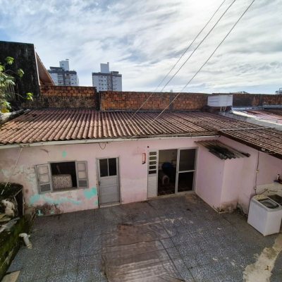 Casa Residencial com 192m², 4 quartos, 1 suíte, 1 garagem, no bairro Canto em Florianópolis