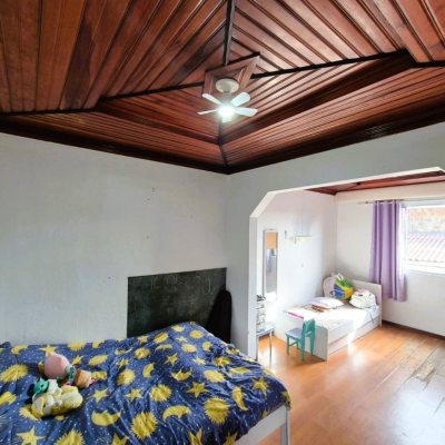 Casa Residencial com 192m², 4 quartos, 1 suíte, 1 garagem, no bairro Canto em Florianópolis