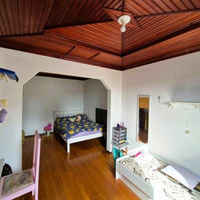 Casa Residencial com 192m², 4 quartos, 1 suíte, 1 garagem, no bairro Canto em Florianópolis